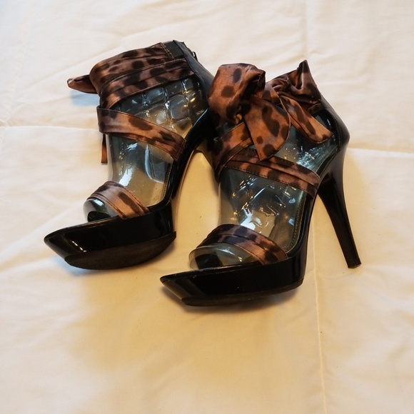 Shoes - Picture 2 of 4